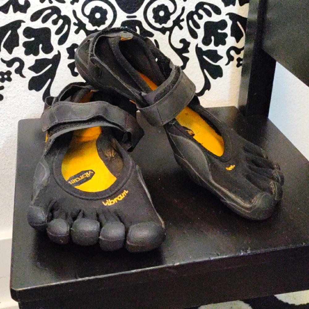 Vibram Women's Five Fingers, KSO EVO Crosstraining Sneaker Size W40 (US 9.5)